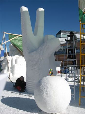snow_sculpture_peace.JPG